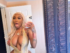 Baddieella001